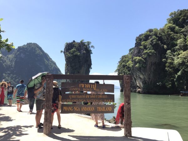 Jamesbond Island By Speedboat