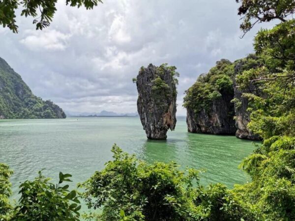 Jamesbond Island By Speedboat