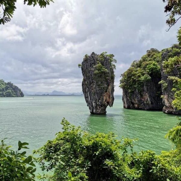 Jamesbond Island By Speedboat